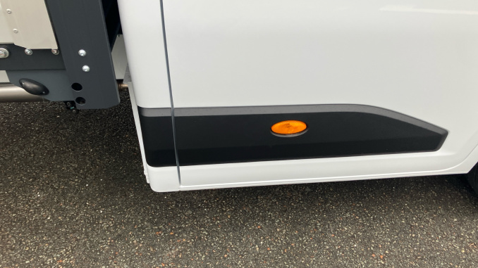 Renault Master Lwb Diesel Fwd LL35dCi 150 Advance Low Roof Dropside - Image 32